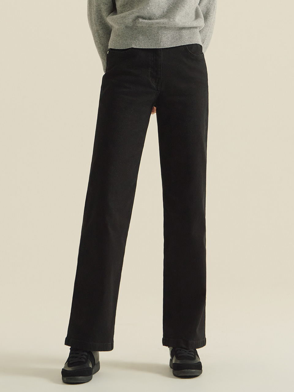 [LIMITED] RELAX-FIT STRETCH NAPPING DENIM PANTS (FOR WOMAN) - CARBON BLACK